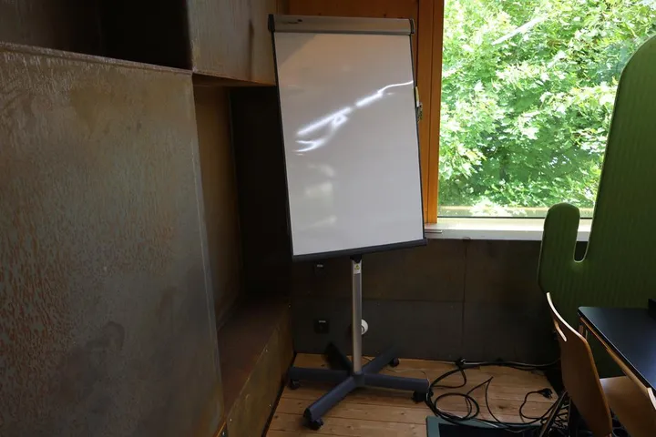 1 x Flipchart